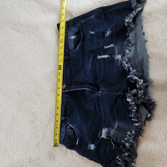 Distressed 3x jean denim shorts, cutoff look dark denim. Perfect for summer days - Picture 6 of 6